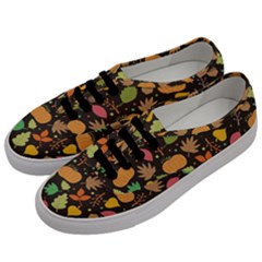 Thanksgiving Pattern Men s Classic Low Top Sneakers by Valentinaart