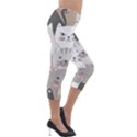 Cute Cats Seamless Pattern Lightweight Velour Capri Leggings  View4