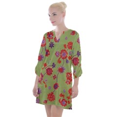 Mid Century Retro Floral 1970s 1960s Pattern 76 Open Neck Shift Dress