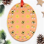 Bee Bug Nature Wallpaper Ornament (Oval Filigree) Front