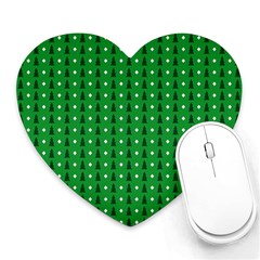 Green Christmas Tree Pattern Background Heart Mousepad by pakminggu